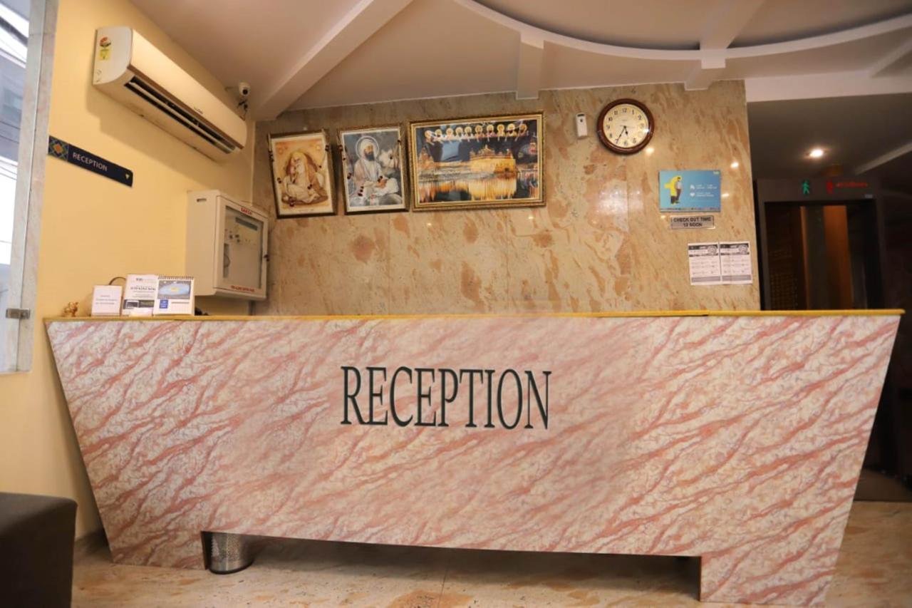 Hotel Aries Yeni Delhi Dış mekan fotoğraf