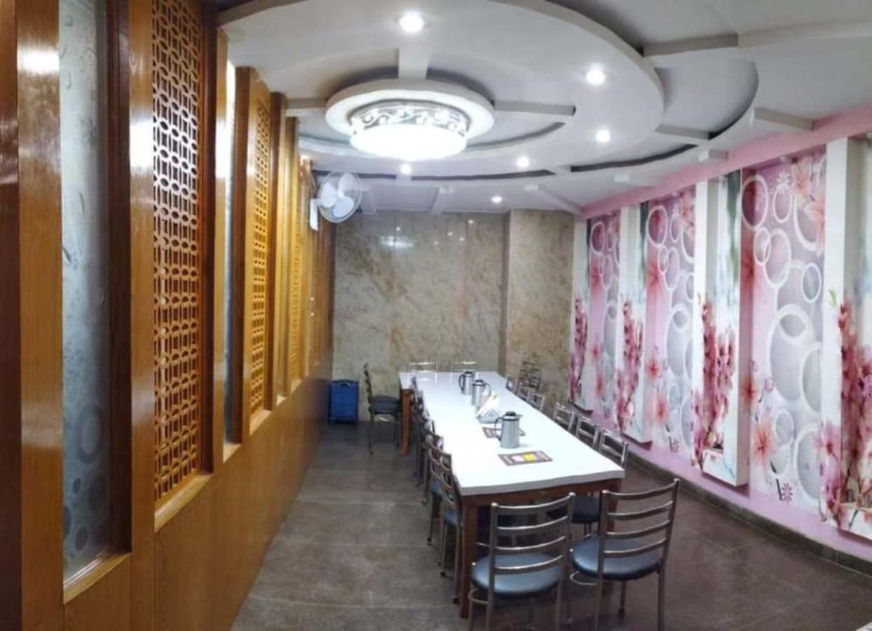 Hotel Aries Yeni Delhi Dış mekan fotoğraf
