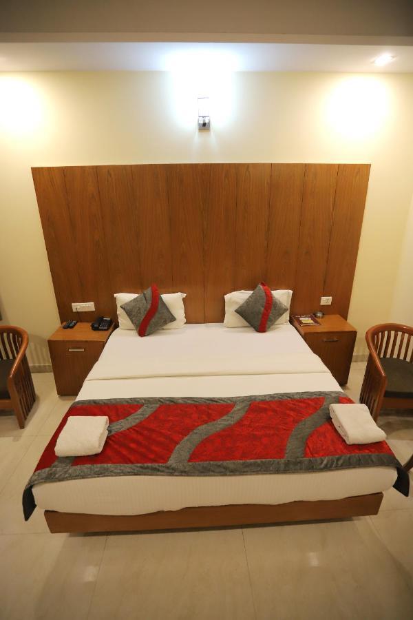 Hotel Aries Yeni Delhi Dış mekan fotoğraf
