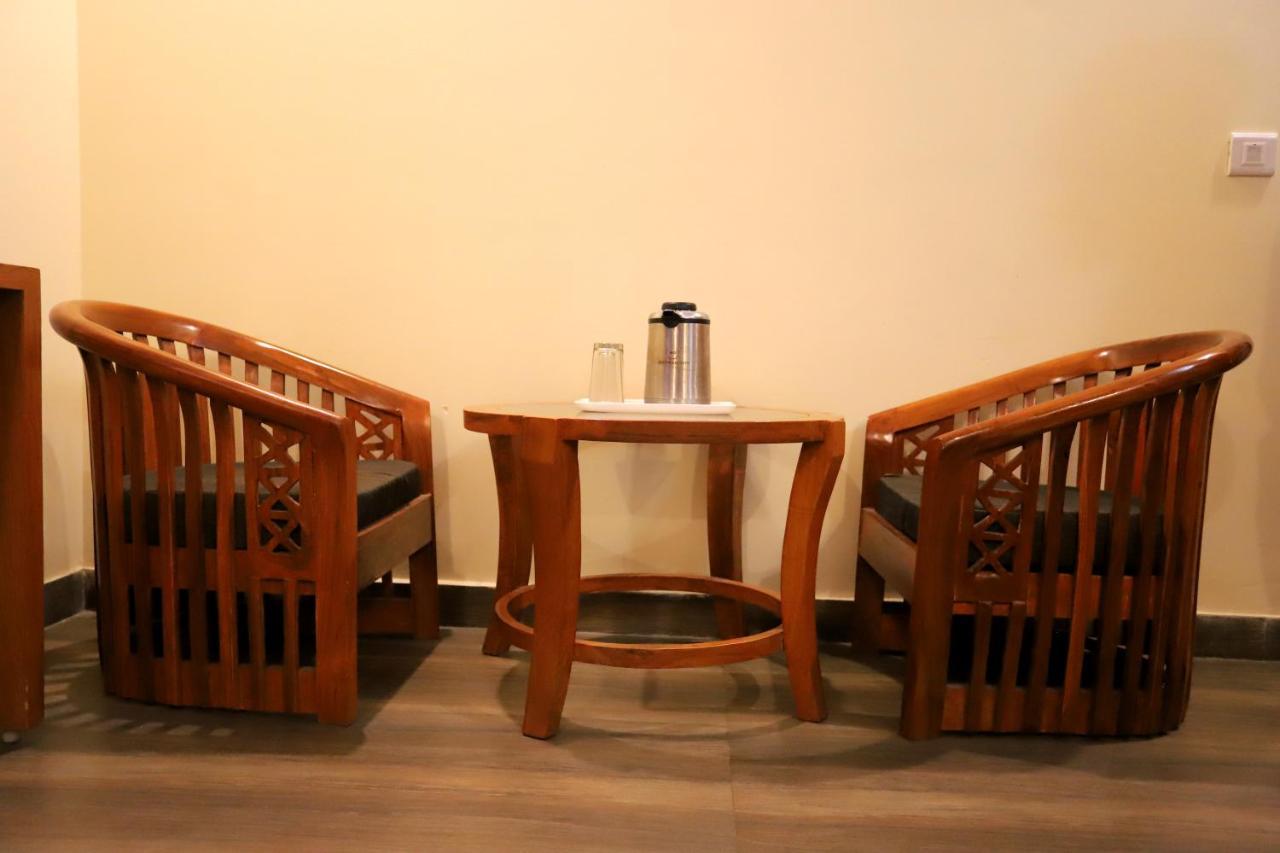 Hotel Aries Yeni Delhi Dış mekan fotoğraf